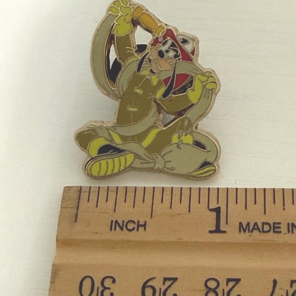 Disney Goofy Firefighter Pin Authentic Disney Pin Trading - Picture 4 of 4